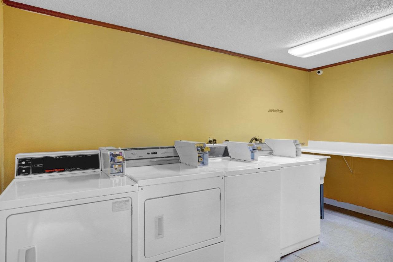 Days-Inn By Wyndham Liverpool-Syracuse Eksteriør bilde